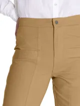 Pantalón de pierna recta y tiro alto RKF modelo Isis, de color beige, con prácticos bolsillos estilo carpintero.