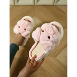Pantuflas de peluche gris con diseño de chanchito, con suela de goma blanca y modelo abierto sin talón.
