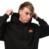 Canguro negro con capucha, bolsillo delantero y logo de La Isla Elements estampado en el pecho. Corte clásico.