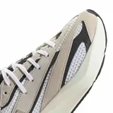 Championes Adidas Lightblaze con diseño técnico y urbano. Presentan un upper de malla blanca con superposiciones de gamuza sintética en tonos beige y detalles en negro. Incluyen mediasuela Lightstrike para mayor amortiguación y suela de goma resistente.