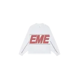 Remera de manga larga blanca con cuello redondo, de corte holgado. Presenta un gran estampado frontal con la palabra "EME" en tonos bordó dentro de un rectángulo, y líneas decorativas en las mangas.