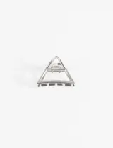 Broche para el pelo triangular plateado.