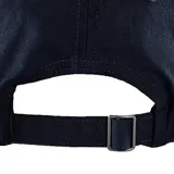 Gorro de béisbol azul marino con logo Reebok bordado en blanco y rojo en el frente.