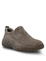 Zapato tipo slip-on de cuero gamuzado en color marrón, con diseño ergonómico y suela técnica de alta amortiguación para mayor estabilidad.
