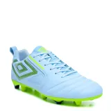 Championes de fútbol Umbro modelo Vision Hg/Fg, color celeste con detalles en verde lima.