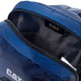 Riñonera unisex Caterpillar Ajo Peak Sling Bag color azul marino. Diseño tipo bandolera con correa ajustable, bolsillo frontal con solapa, compartimento principal con cremallera y bolsillo interior. Logotipo reflectante y detalles reflectantes en la correa. Volumen de 4 litros.