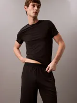 Shorts de pijama negros de modal extrasuave con cintura elástica y bolsillos laterales.