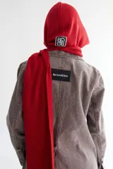 Balaclava tejida color bordó.