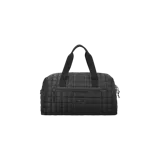 Bolso duffle Saint Laurent modelo Nuxx, de color negro con diseño acolchado de cuadros. Cuenta con doble asa superior de mano, bolsillo frontal con cierre y parche con el logo de la marca.