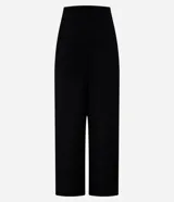 Pantalón pantalona negro confeccionado en chiffon con trabillas en la cintura y pliegues en la parte del frente.