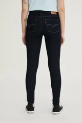 Jean super skinny Levi's modelo 720 High Rise, de tiro alto y calce ajustado, confeccionado en denim stretch azul oscuro con costuras en contraste.