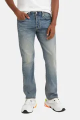 Jeans Levi's 501 Original Button Fly de corte recto, color celeste con lavado medio y cierre con botones.