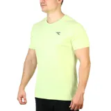 Remera deportiva de manga corta, color rojo vibrante, con cuello redondo y el logo de Diadora en tono gris en el pecho.