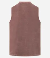 Musculosa masculina modelo Comfort, color rojo oscuro/vino con efecto desteñido, cuello redondo y sin mangas. Presenta un pequeño estampado circular en el pecho con lettering.