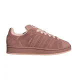 Championes adidas modelo Campus 00s, confeccionados en gamuza de color rosado con las icónicas tres tiras laterales perforadas y suela de goma a tono.