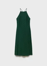 Vestido largo de cuello halter con diseño entallado, confeccionado en tejido fluido de color verde oscuro con estampado de raya diplomática fina.