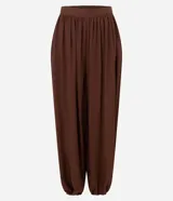 Pantalón de corte ballon con cintura alta elástica y diseño amplio en las piernas, finalizado con puños ajustados en los tobillos. Confeccionado en poliéster con textura semitransparente.