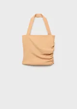 Top de cuello halter con diseño entallado, confeccionado en tejido de lyocell. Presenta un detalle fruncido en el lateral, cierre de botones en el cuello y cierre de cremallera lateral.