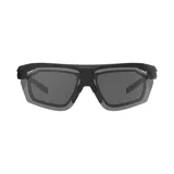 Lentes de sol Mormaii modelo Smash 5 con armazón negro y lentes oscuros polarizados, de diseño deportivo y envolvente.