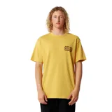 Remera de algodón mostaza con estampa pequeña en el pecho y estampa grande en la espalda con diseño inspirado en el surf, de corte regular y mangas cortas.