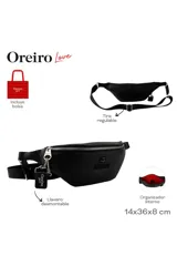Riñonera negra de cuero sintético con cierre superior metálico. Presenta el logo de la marca Oreiro Love grabado en el frente junto a un detalle de labios, y un colgante decorativo con la marca.