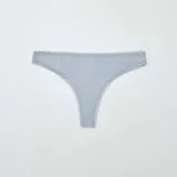 Braga brasileña gris con borde de encaje.