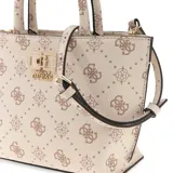 Cartera tipo tote Guess modelo Emelie, color beige con estampado de monograma y detalles en tono bronce. Cuenta con doble asa superior, correa ajustable y extraíble, cierre superior y logo metálico frontal.