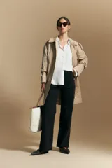 Jean wide leg de tiro medio color negro, confeccionado en denim cotton spandex.