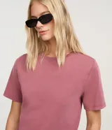 Remera de algodón con efecto desteñido, cuello redondo y mangas cortas, de la marca Marfinno.