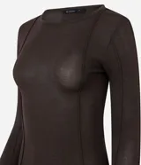 Suéter de punto color azul vibrante, con corte ajustado, cuello redondo y mangas largas. Presenta detalles de nervaduras verticales a lo largo de la prenda que estilizan la silueta.