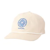 Gorra Rip Curl Mod Cali Medallion de color beige con cordón blanco decorativo sobre la visera y diseño bordado en azul en el frente.