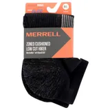 Calcetines deportivos de corte bajo en color negro con talón y puntera reforzados en gris oscuro, y detalles de soporte en el empeine con la inscripción en naranja.