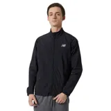 Campera de running negra, con cierre frontal y logo reflectivo de New Balance en el pecho.