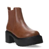 Botas Chelsea de mujer color marrón claro (tan), con caña corta, elásticos laterales y plataforma gruesa con taco ancho y suela track negra.