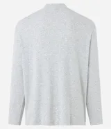 Remera de pijama manga larga color gris claro, con textura acanalada y cuello redondo.