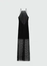 Vestido largo de fiesta negro con forro interior, tirantes finos, cuello halter, espalda abierta, tejido de malla con detalle de strass y diseño entallado.