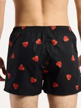 Bóxer Kevingston de algodón blanco con estampado integral de labios rojos. Cuenta con cintura elastizada y etiqueta de la marca en el frente.