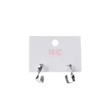 Caravanas plateadas con forma irregular y diseño retorcido.