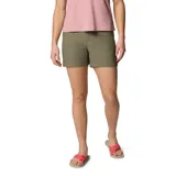 Short de mujer Columbia, color verde oliva, con diseño funcional que incluye múltiples bolsillos, trabillas para cinturón y tecnología de repelencia al agua y protección solar.