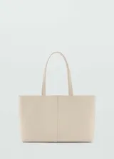 Bolso tipo shopper de tamaño mediano con efecto piel, doble asa corta, cierre de imán interior y forro textil.