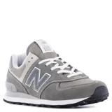 Championes urbanos New Balance modelo 574, color gris con detalles en blanco y negro, confeccionados en gamuza y malla, con logo N característico en los laterales y entresuela ENCAP.