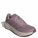 Championes de running Adidas Response Runner 2 para mujer, en color lila con entresuela gris claro y suela violeta oscuro. Cuentan con capellada de malla transpirable, cordones tono sobre tono y las clásicas tres tiras laterales de la marca.