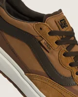 Championes Vans modelo Ultrarange 2.0 SE, color marrón con detalles en marrón oscuro y suela blanca. Presentan un diseño técnico con combinación de gamuza y materiales textiles, cordones al tono y entresuela amortiguada.
