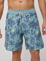 Short de baño Rusty con estampado de motivos botánicos y puntos amarillos sobre fondo azul. Cuenta con cintura elástica con cordón de ajuste y bolsillo lateral.