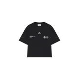 Remera oversize Eme Studios de color negro, de manga corta y cuello redondo, con pequeños estampados gráficos blancos en el pecho.