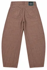 Pantalón de tiro bajo y fit barrel confeccionado en mezcla de lino y algodón, con costuras pespunteadas a contratono y bolsillos delanteros.