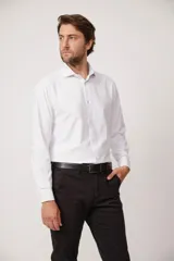 Camisa blanca de vestir Florenzi, de corte ajustado y manga larga.