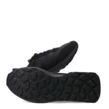 Championes deportivos New Balance modelo U370, color negro, con capellada de gamuza y malla, y suela de goma. Presentan el logo 'N' en el lateral y cordones negros.