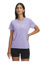 Remera de manga corta Under Armour, color lila, con cuello redondo acanalado y logo de la marca estampado en el frente con acabado brillante.