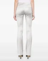 Pantalón Diesel de tiro bajo, color gris plateado, ajustado en la parte superior y acampanado en los bajos.